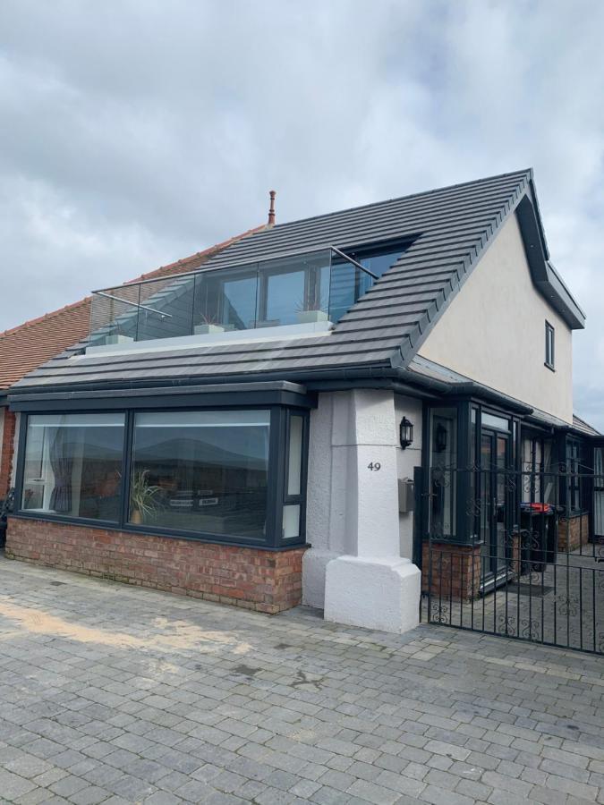 Beach House Apartment On Ground Floor With Sea View - Pet Friendly Cleveleys Exterior photo
