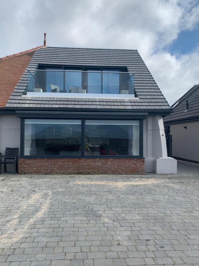 Beach House Apartment On Ground Floor With Sea View - Pet Friendly Cleveleys Exterior photo