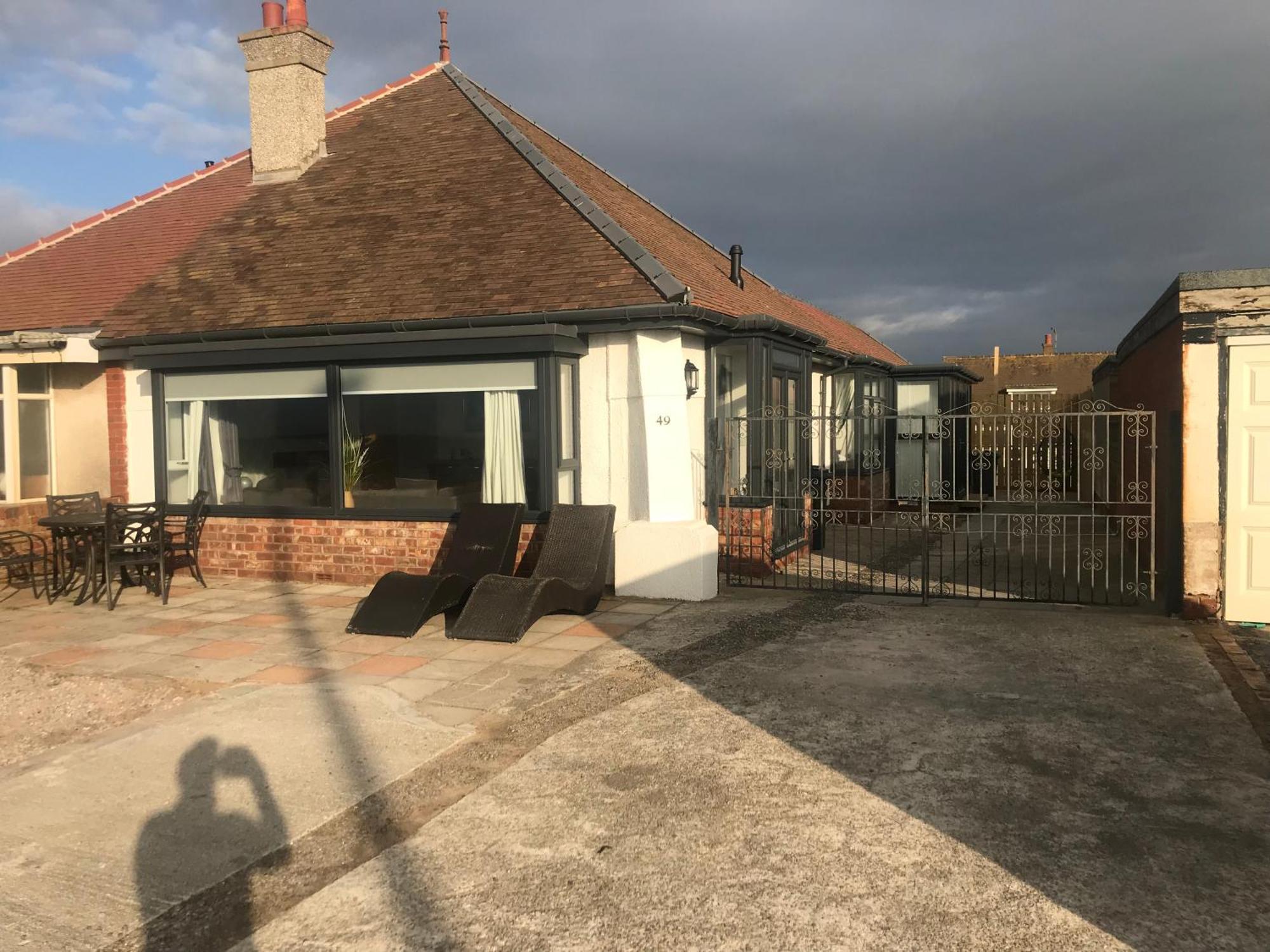 Beach House Apartment On Ground Floor With Sea View - Pet Friendly Cleveleys Exterior photo