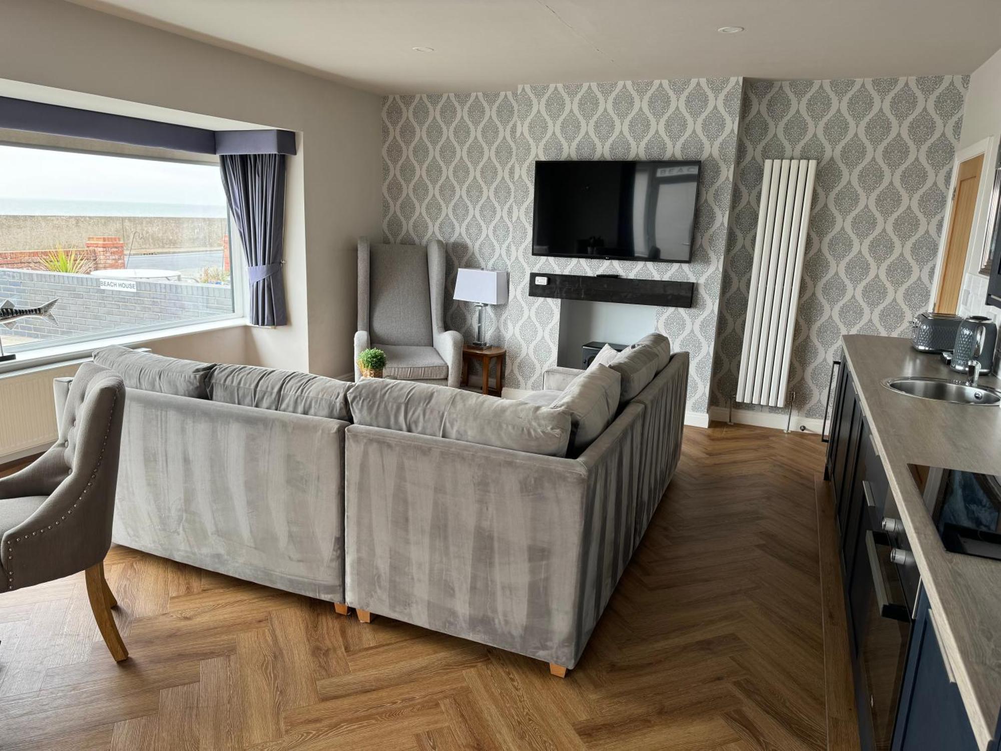 Beach House Apartment On Ground Floor With Sea View - Pet Friendly Cleveleys Exterior photo