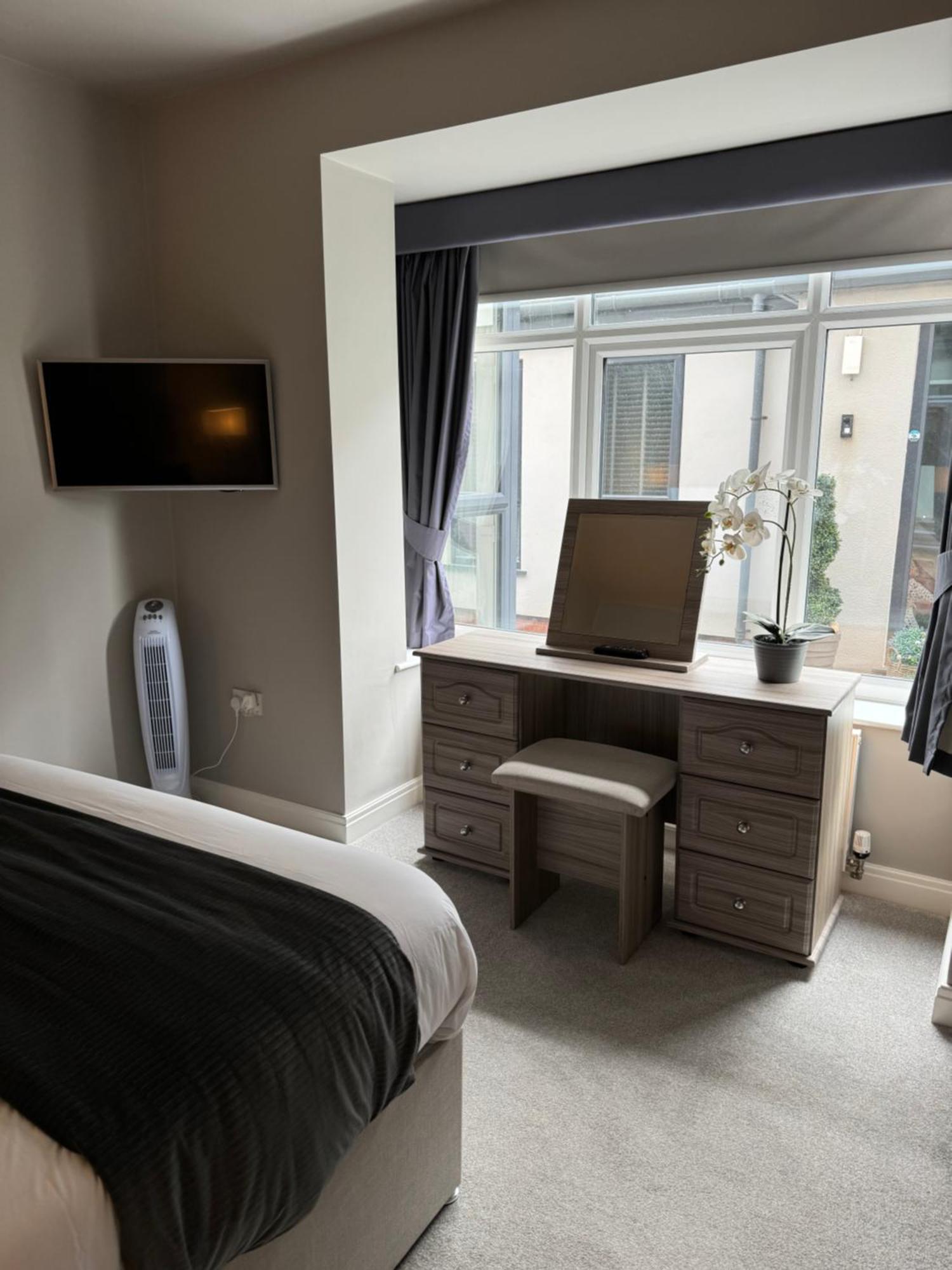 Beach House Apartment On Ground Floor With Sea View - Pet Friendly Cleveleys Exterior photo
