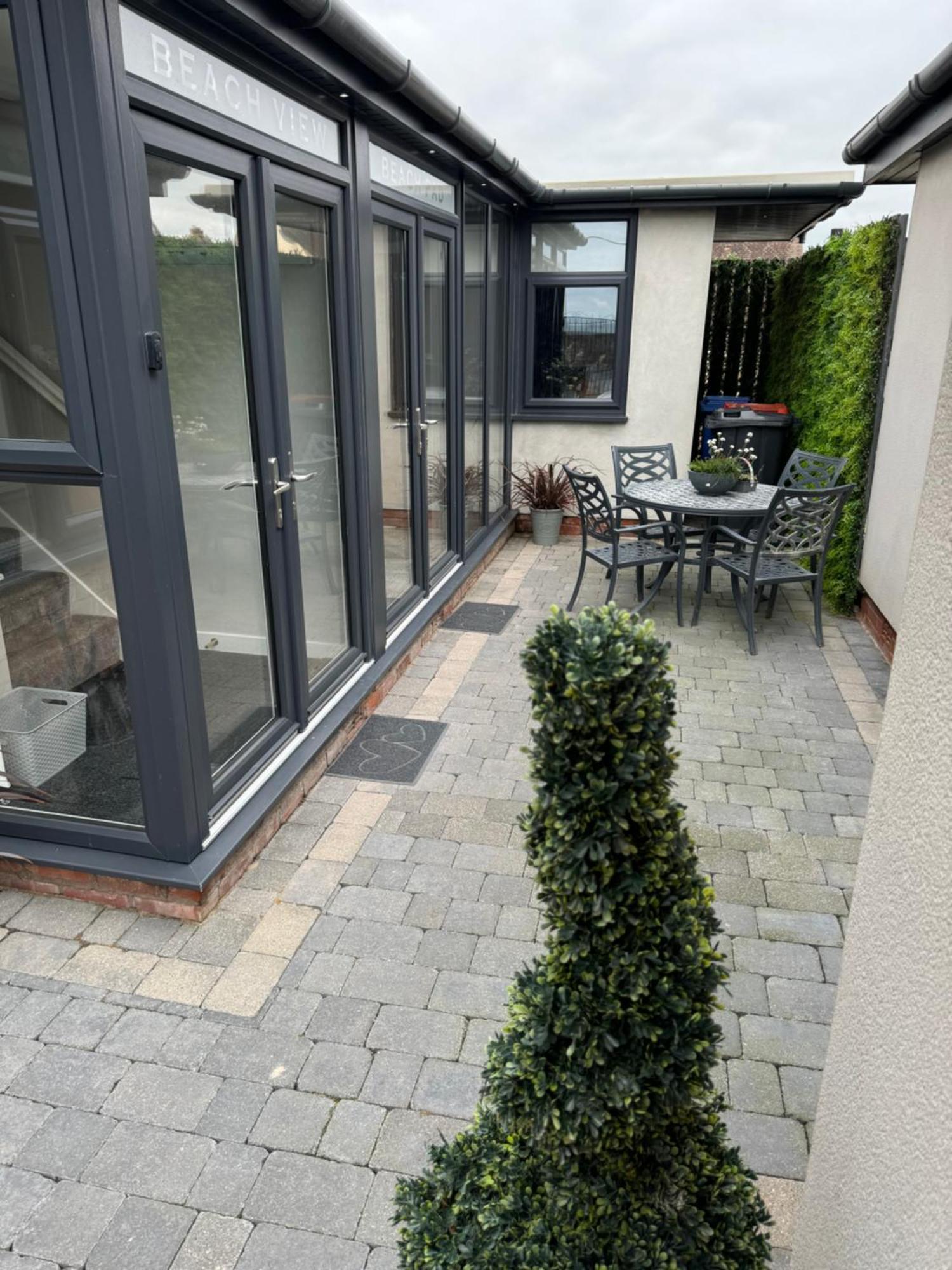 Beach House Apartment On Ground Floor With Sea View - Pet Friendly Cleveleys Exterior photo