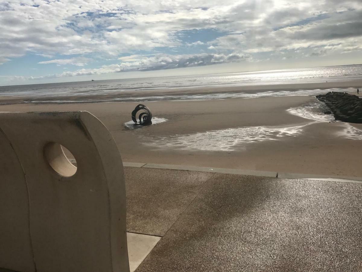 Beach House Apartment On Ground Floor With Sea View - Pet Friendly Cleveleys Exterior photo
